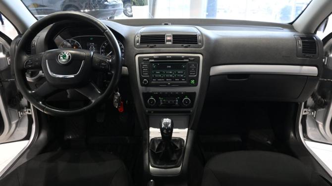 Skoda Octavia II (A5) Рестайлинг с пробегом 2009 года, цена 625 000 рублей, 202266 км, лифтбек, Автокод Объявления