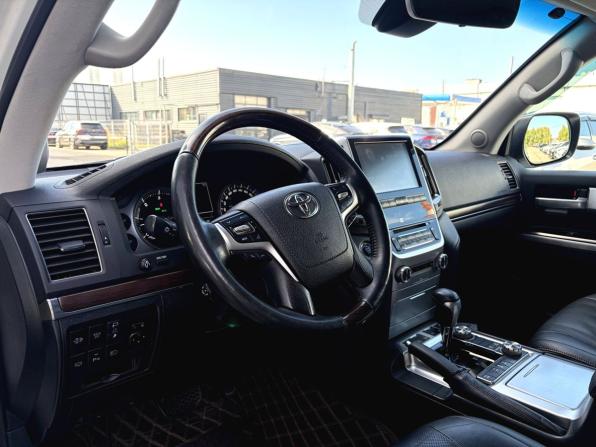 Toyota Land Cruiser 200 Series Рестайлинг 2 с пробегом 2018 года, цена 6 400 000 рублей, 242022 км, внедорожник, Автокод Объявления