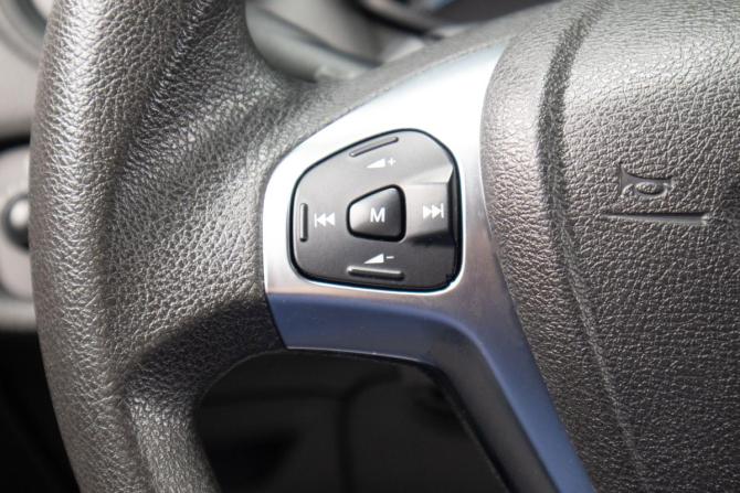 Ford Fiesta Mk6 Рестайлинг с пробегом 2015 года, цена 899 000 рублей, 154100 км, седан, Автокод Объявления