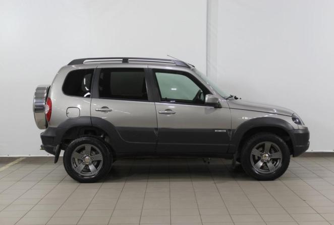 Chevrolet Niva I Рестайлинг с пробегом 2018 года, цена 950 000 рублей, 77270 км, внедорожник, Автокод Объявления