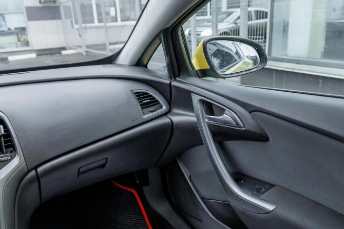 Opel Astra J Рестайлинг с пробегом 2011 года, цена 710 000 рублей, 180000 км, хэтчбек, Автокод Объявления