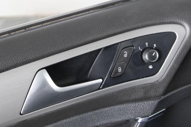Volkswagen Golf VII с пробегом 2013 года, цена 1 069 000 рублей, 93331 км, универсал, Автокод Объявления
