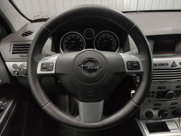 Opel Astra H Рестайлинг с пробегом 2013 года, цена 575 000 рублей, 146244 км, седан, Автокод Объявления