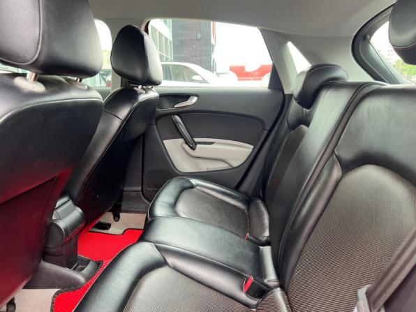 Audi A1 I (8X) с пробегом 2012 года, цена 900 000 рублей, 220870 км, хэтчбек, Автокод Объявления