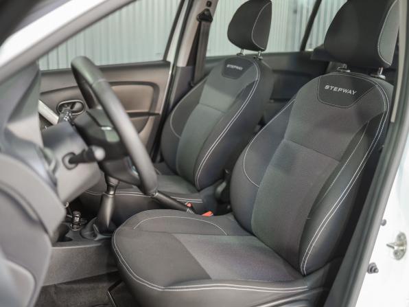 Renault Sandero II Рестайлинг с пробегом 2020 года, цена 1 420 000 рублей, 32010 км, хэтчбек, Автокод Объявления