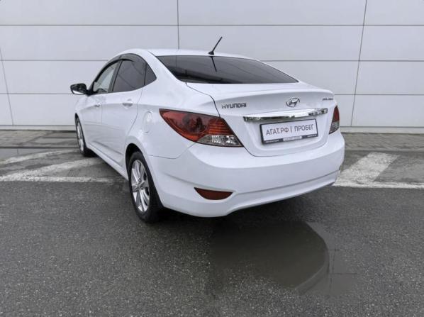 Hyundai Solaris I с пробегом 2013 года, цена 940 000 рублей, 227000 км, седан, Автокод Объявления