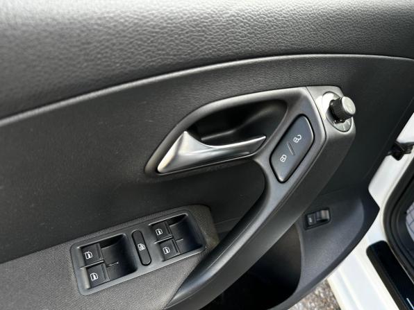 Volkswagen Polo V Рестайлинг с пробегом 2019 года, цена 1 380 000 рублей, 131114 км, седан, Автокод Объявления