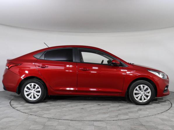 Hyundai Solaris II с пробегом 2017 года, цена 1 340 000 рублей, 90008 км, седан, Автокод Объявления