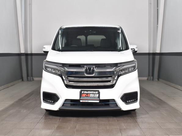 Honda Stepwgn V Рестайлинг с пробегом 2018 года, цена 2 299 995 рублей, 81383 км, минивэн, Автокод Объявления