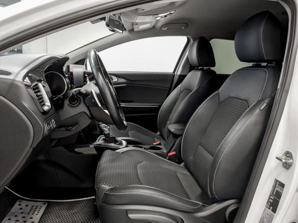 Kia Ceed III с пробегом 2021 года, цена 2 220 000 рублей, 63406 км, универсал, Автокод Объявления