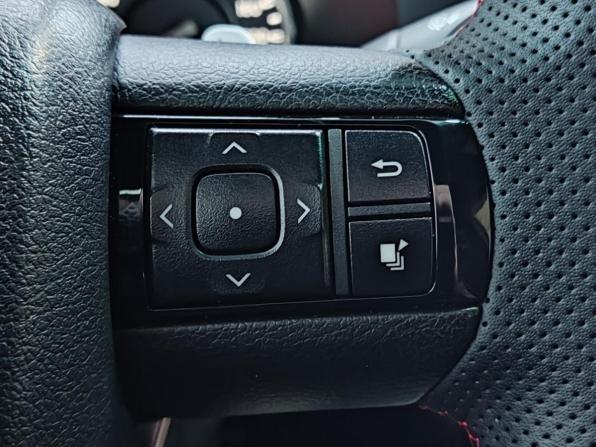 Toyota Hilux VIII Рестайлинг 2 с пробегом 2022 года, цена 5 695 000 рублей, 63000 км, пикап, Автокод Объявления