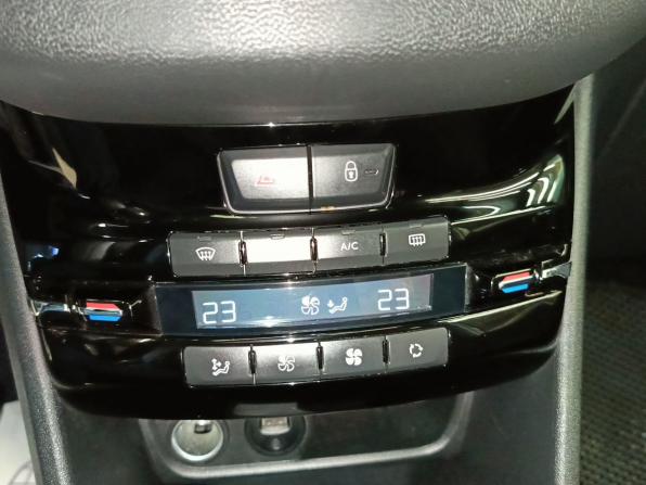 Peugeot 208 I с пробегом 2013 года, цена 520 000 рублей, 217545 км, хэтчбек, Автокод Объявления