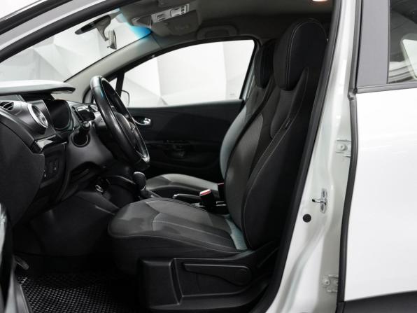 Renault Kaptur I Рестайлинг с пробегом 2021 года, цена 1 385 000 рублей, 54500 км, внедорожник, Автокод Объявления