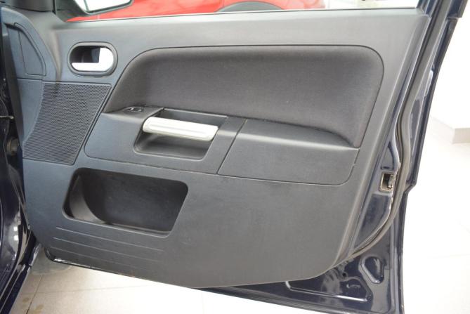 Ford Fusion I Рестайлинг с пробегом 2007 года, цена 379 000 рублей, 211000 км, хэтчбек, Автокод Объявления