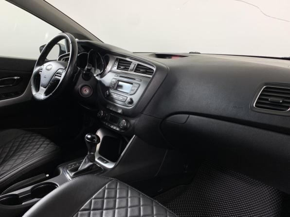 Kia Ceed II Рестайлинг с пробегом 2017 года, цена 1 325 000 рублей, 105000 км, хэтчбек, Автокод Объявления