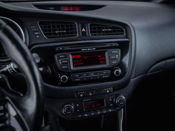 Kia Ceed II с пробегом 2015 года, цена 999 000 рублей, 118500 км, хэтчбек, Автокод Объявления