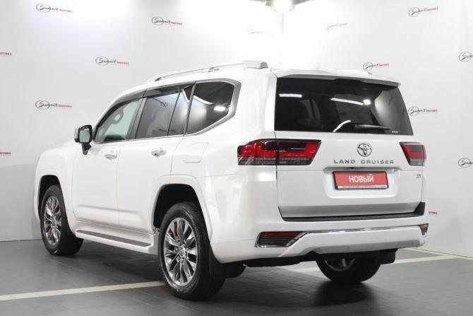 Toyota Land Cruiser 300 Series с пробегом 2024 года, цена 13 400 000 рублей, 25 км, внедорожник, Автокод Объявления