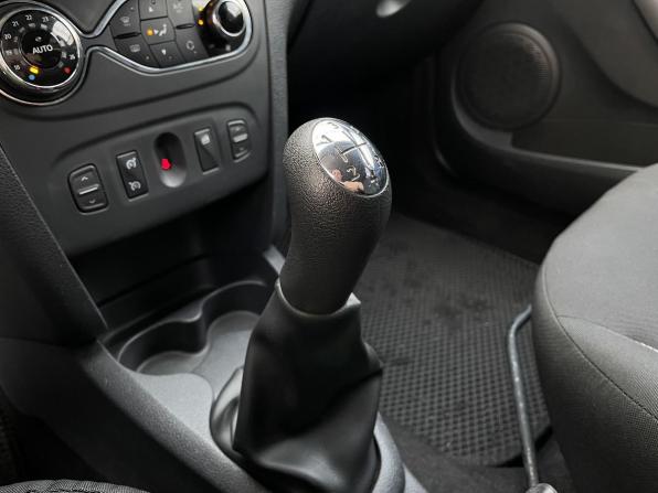 Renault Sandero II с пробегом 2017 года, цена 985 000 рублей, 148152 км, хэтчбек, Автокод Объявления