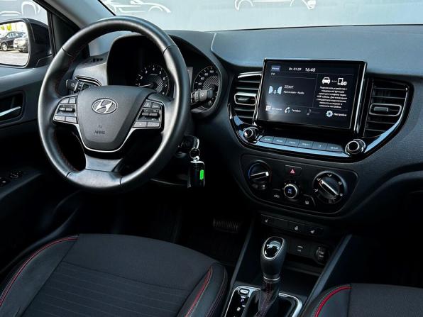 Hyundai Solaris II Рестайлинг с пробегом 2022 года, цена 1 798 600 рублей, 35962 км, седан, Автокод Объявления
