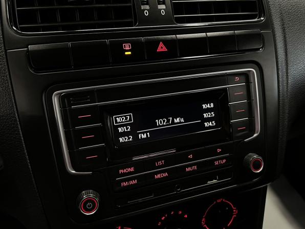 Volkswagen Polo V Рестайлинг с пробегом 2018 года, цена 1 045 000 рублей, 149349 км, седан, Автокод Объявления