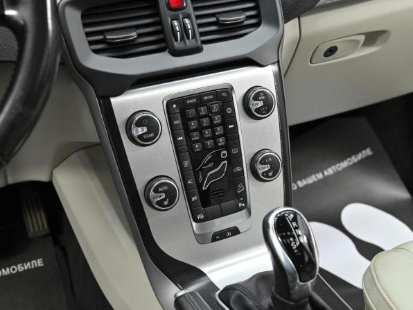 Volvo V40 Cross Country I с пробегом 2015 года, цена 1 599 000 рублей, 156000 км, хэтчбек, Автокод Объявления