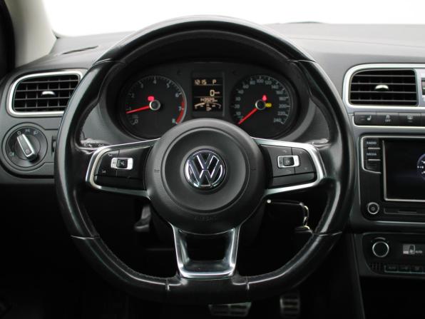 Volkswagen Polo V Рестайлинг с пробегом 2018 года, цена 1 340 000 рублей, 143922 км, седан, Автокод Объявления