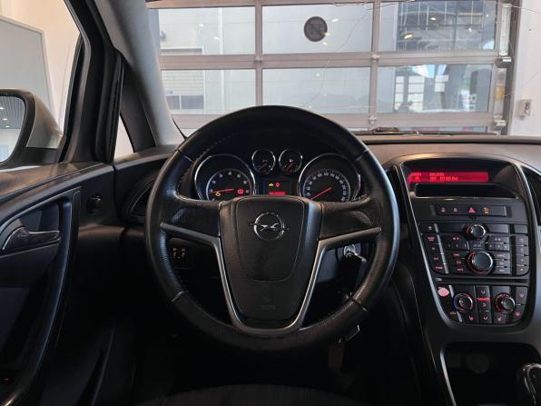 Opel Astra J Рестайлинг с пробегом 2013 года, цена 589 000 рублей, 217085 км, хэтчбек, Автокод Объявления