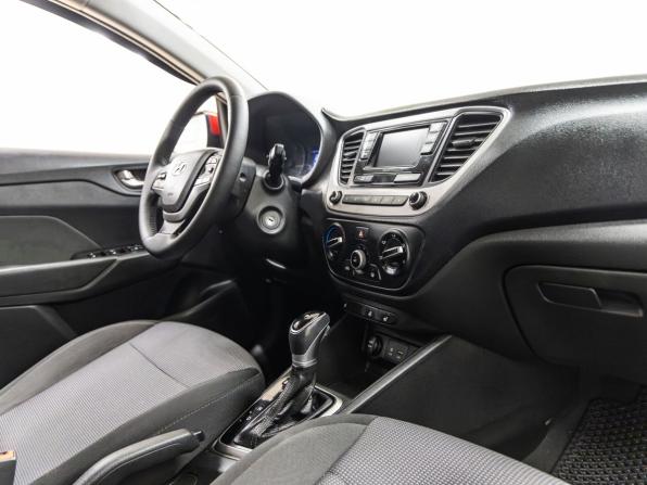 Hyundai Solaris II с пробегом 2018 года, цена 998 000 рублей, 95094 км, седан, Автокод Объявления