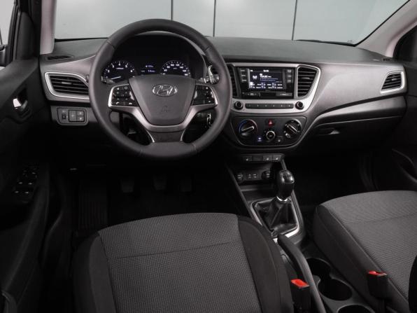 Hyundai Solaris II с пробегом 2018 года, цена 1 325 000 рублей, 135155 км, седан, Автокод Объявления