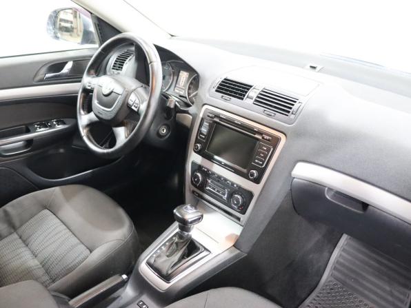 Skoda Octavia II (A5) Рестайлинг с пробегом 2012 года, цена 849 000 рублей, 270604 км, лифтбек, Автокод Объявления