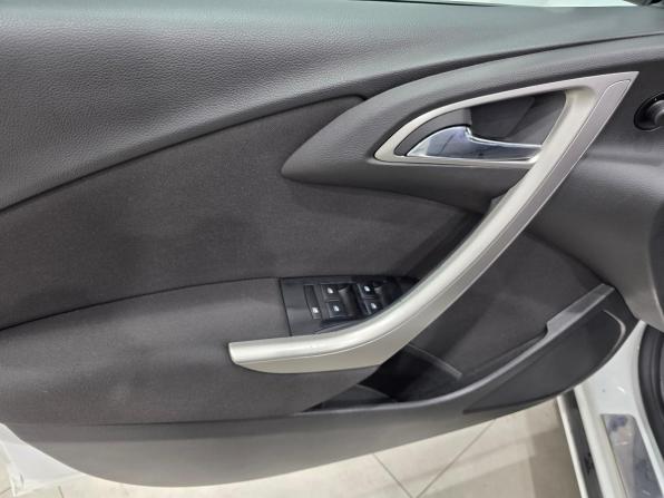 Opel Astra J с пробегом 2012 года, цена 750 000 рублей, 151560 км, хэтчбек, Автокод Объявления