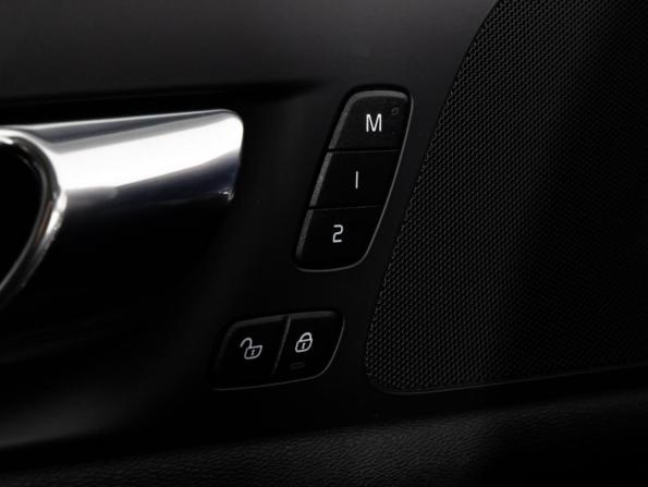 Volvo V60 Cross Country II с пробегом 2020 года, цена 3 199 000 рублей, 136575 км, универсал, Автокод Объявления