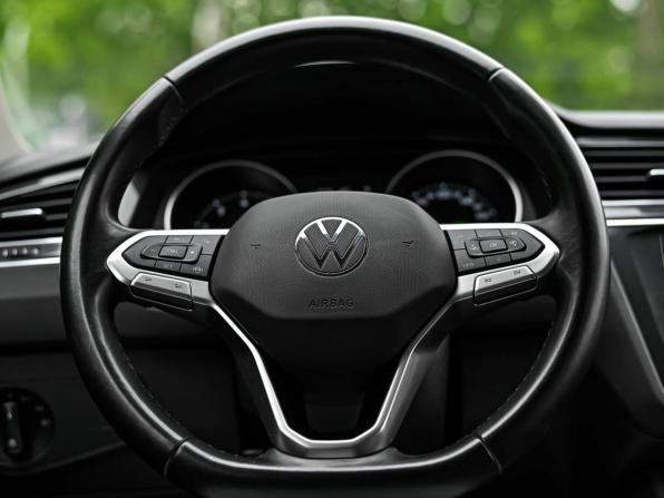 Volkswagen Tiguan II Рестайлинг с пробегом 2021 года, цена 2 750 000 рублей, 98908 км, внедорожник, Автокод Объявления