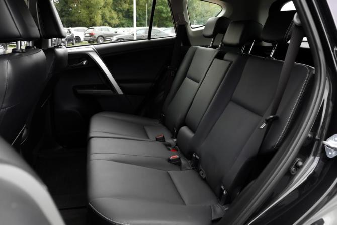 Toyota RAV4 IV (XA40) Рестайлинг с пробегом 2015 года, цена 2 499 000 рублей, 117481 км, внедорожник, Автокод Объявления