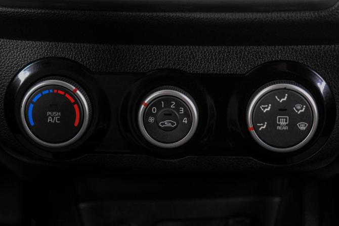 Kia Rio III Рестайлинг с пробегом 2016 года, цена 999 000 рублей, 137000 км, хэтчбек, Автокод Объявления