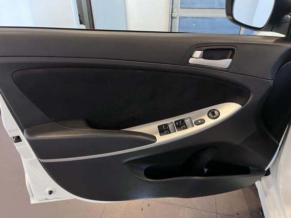 Hyundai Solaris I с пробегом 2013 года, цена 600 000 рублей, 217971 км, седан, Автокод Объявления