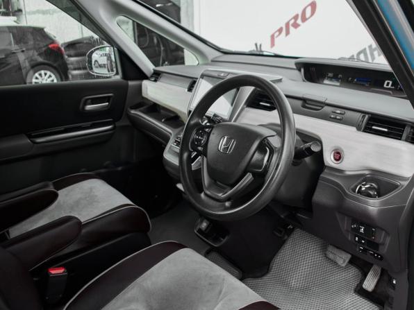 Honda Freed II с пробегом 2016 года, цена 1 375 000 рублей, 144981 км, компактвэн, Автокод Объявления