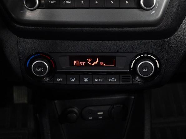 Kia Rio III Рестайлинг с пробегом 2016 года, цена 899 000 рублей, 170471 км, седан, Автокод Объявления