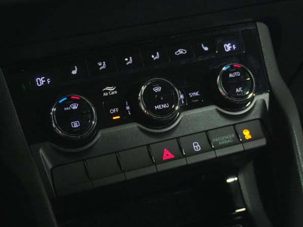 Skoda Karoq I с пробегом 2022 года, цена 2 456 000 рублей, 58369 км, внедорожник, Автокод Объявления