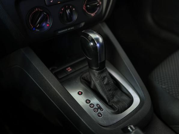 Volkswagen Jetta VI Рестайлинг с пробегом 2014 года, цена 909 000 рублей, 202000 км, седан, Автокод Объявления