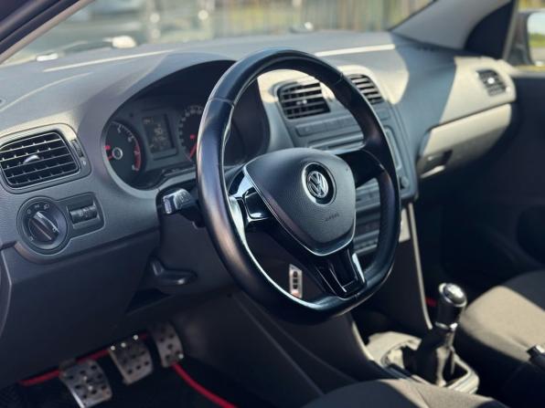 Volkswagen Polo V Рестайлинг с пробегом 2015 года, цена 849 000 рублей, 175710 км, седан, Автокод Объявления