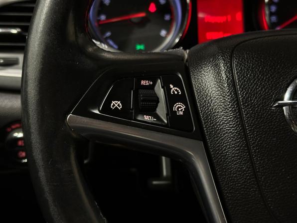Opel Astra J Рестайлинг с пробегом 2012 года, цена 720 000 рублей, 303118 км, седан, Автокод Объявления