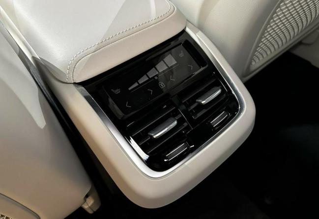 Volvo XC60 II Рестайлинг 2 с пробегом 2026 года, цена 7 800 000 рублей, 11 км, внедорожник, Автокод Объявления