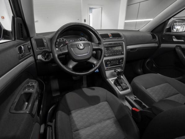 Skoda Octavia II (A5) Рестайлинг с пробегом 2012 года, цена 745 000 рублей, 298300 км, лифтбек, Автокод Объявления