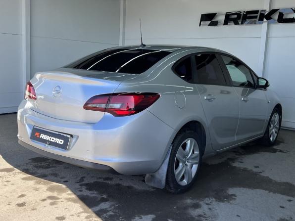 Opel Astra J Рестайлинг с пробегом 2012 года, цена 599 000 рублей, 184000 км, седан, Автокод Объявления