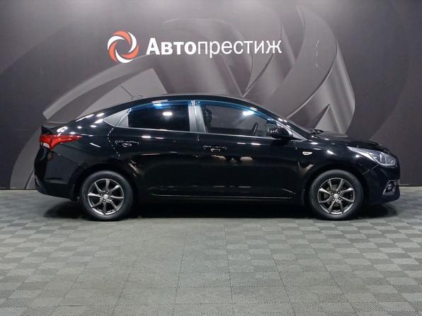 Hyundai Solaris II с пробегом 2017 года, цена 910 000 рублей, 199300 км, седан, Автокод Объявления