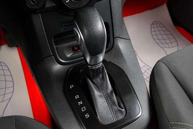 Ford Fiesta Mk6 Рестайлинг с пробегом 2015 года, цена 819 000 рублей, 166000 км, седан, Автокод Объявления