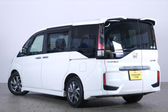 Honda Stepwgn V с пробегом 2015 года, цена 1 949 000 рублей, 102000 км, минивэн, Автокод Объявления