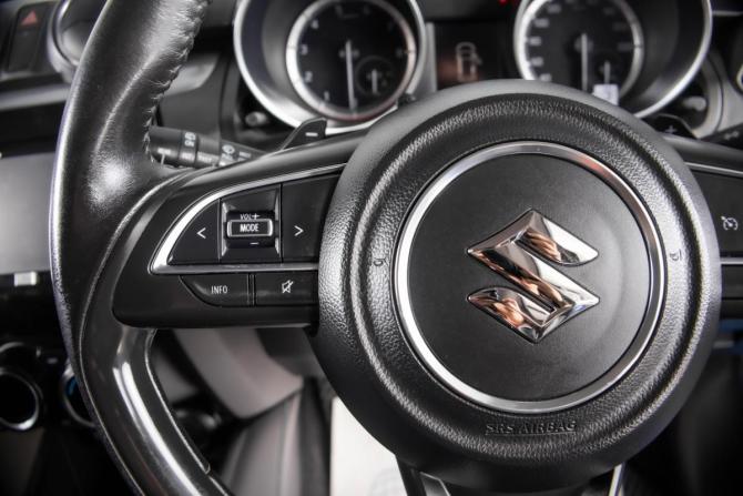 Suzuki Swift IV Рестайлинг с пробегом 2017 года, цена 1 439 000 рублей, 139245 км, хэтчбек, Автокод Объявления