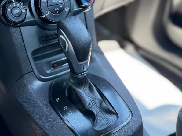 Ford Fiesta Mk6 Рестайлинг с пробегом 2015 года, цена 820 000 рублей, 137400 км, седан, Автокод Объявления